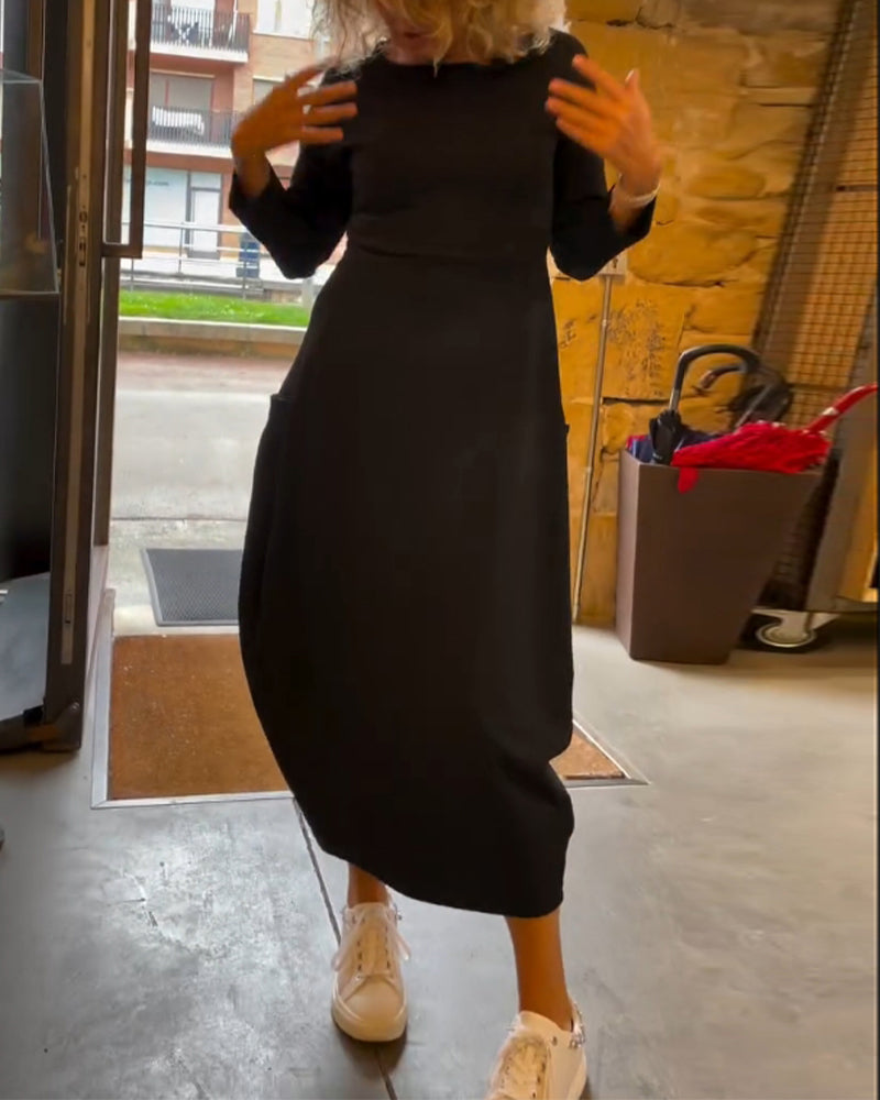 Einfarbiges Kleid mit Rundhalsausschnitt, langen Ärmeln und Tasche