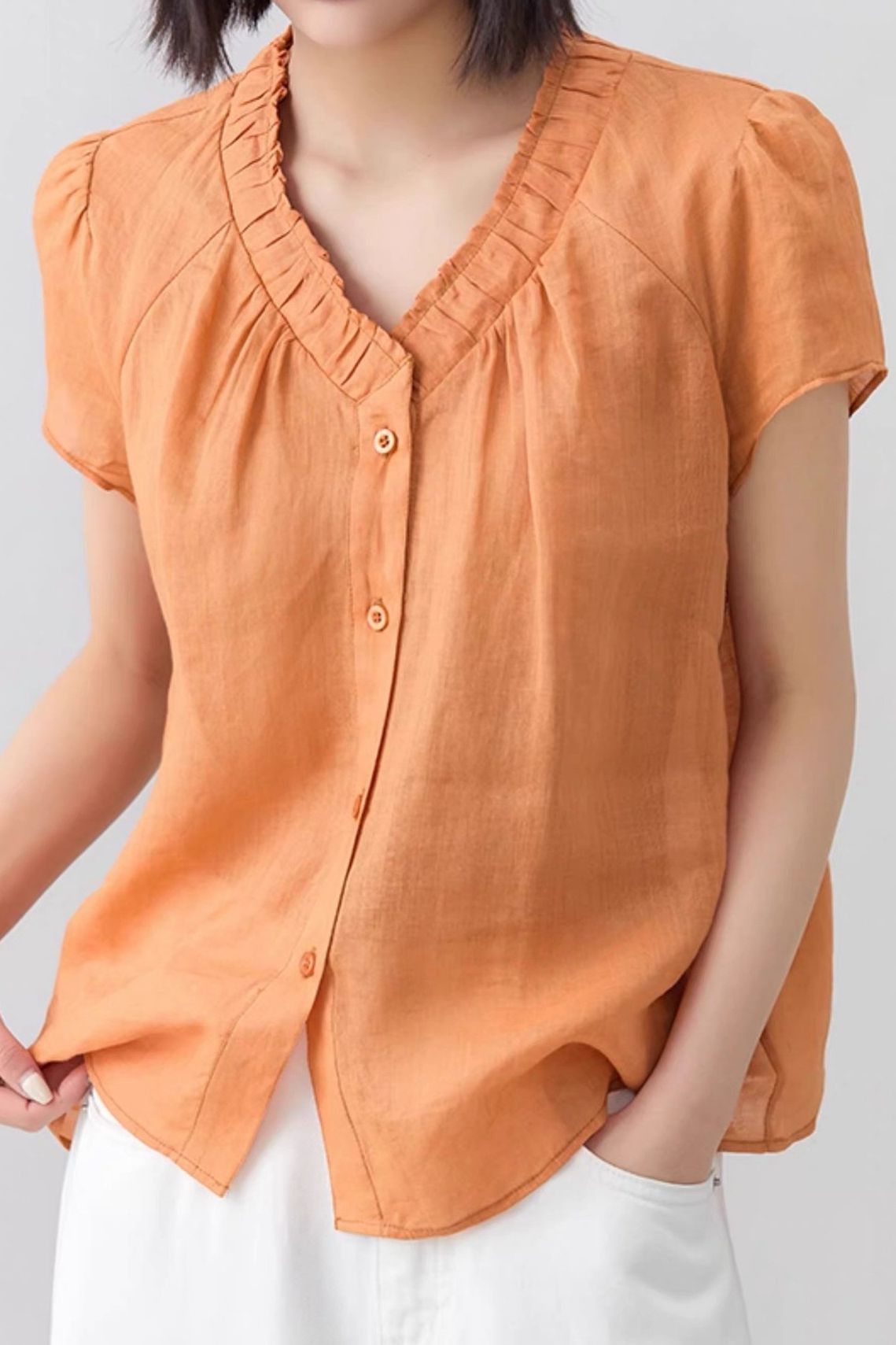 Lässiges V-Ausschnitt, gathered lockeres Hemd.