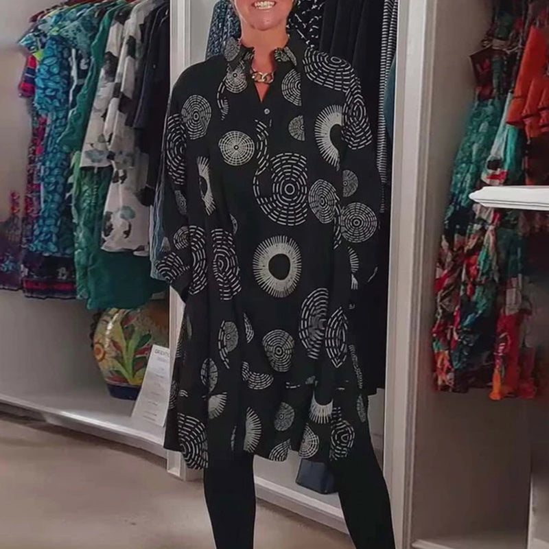 Lässiges Kleid mit geometrischem Muster und Revers