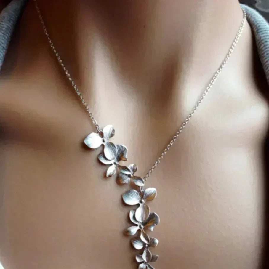 Irmgard | Silberne Halskette mit Blumenmotiv